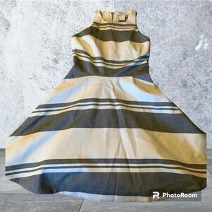 Elizabeth and James Gray and White Dress no Sleeves with a Zipper size 2
